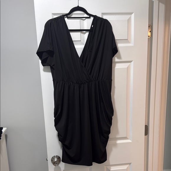 SHEIN Black Dolman Sleeve V-Neck Sheath Mini Dress - Picture 1 of 2